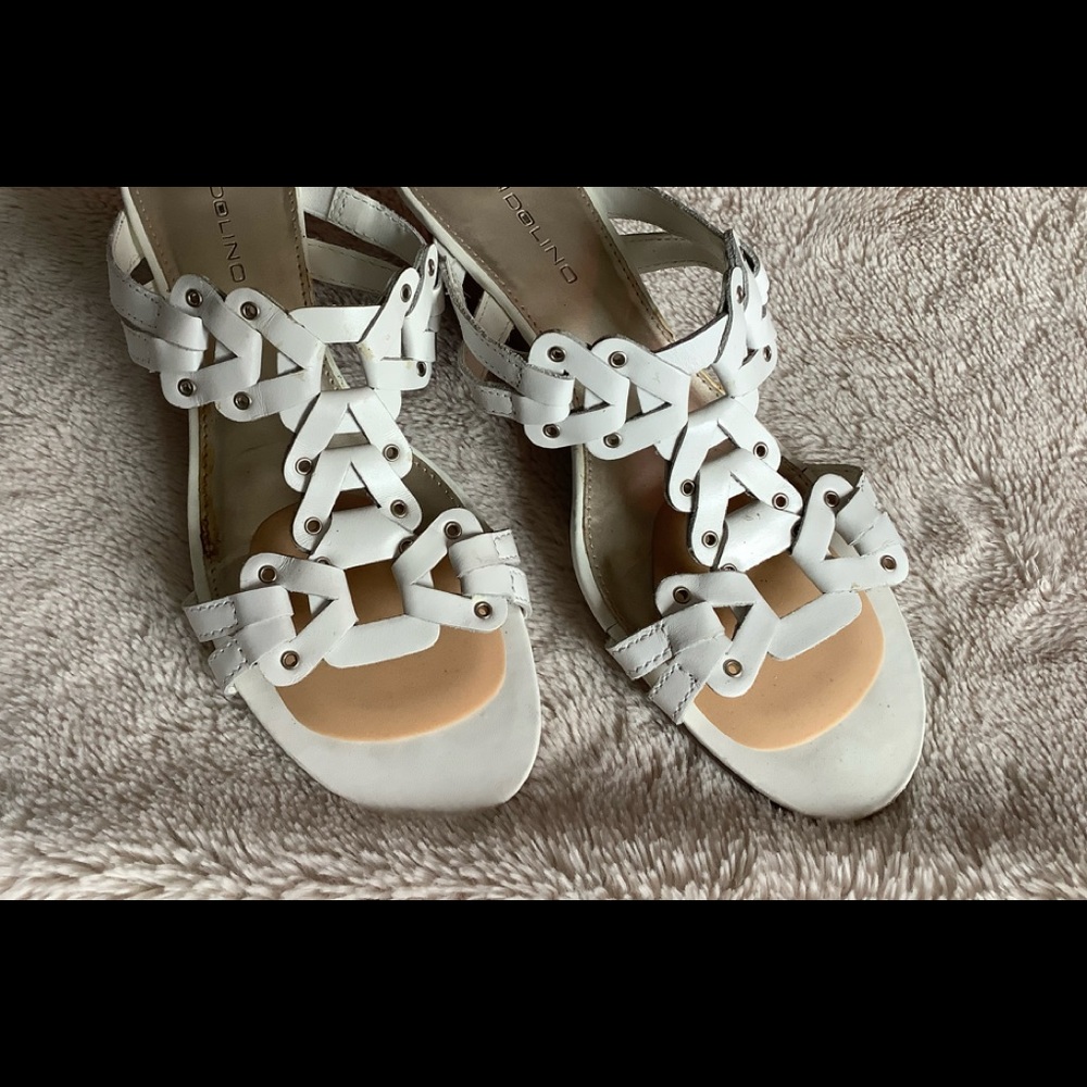 Bandolino white wedge sandals